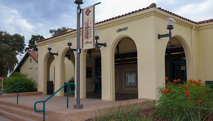 Entrance to SDSU Imperial Valley Library